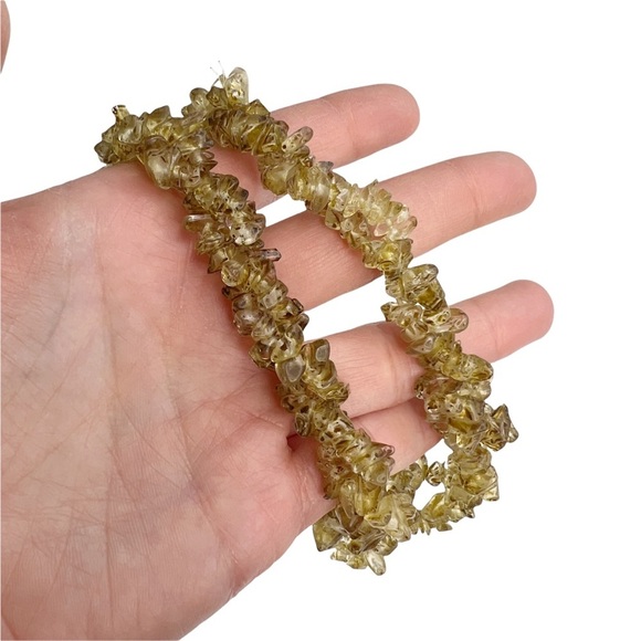 Yellow Amber Color Glass Chip Beaded Twisted Oval Gold Metallic Necklace - Picture 7 of 10